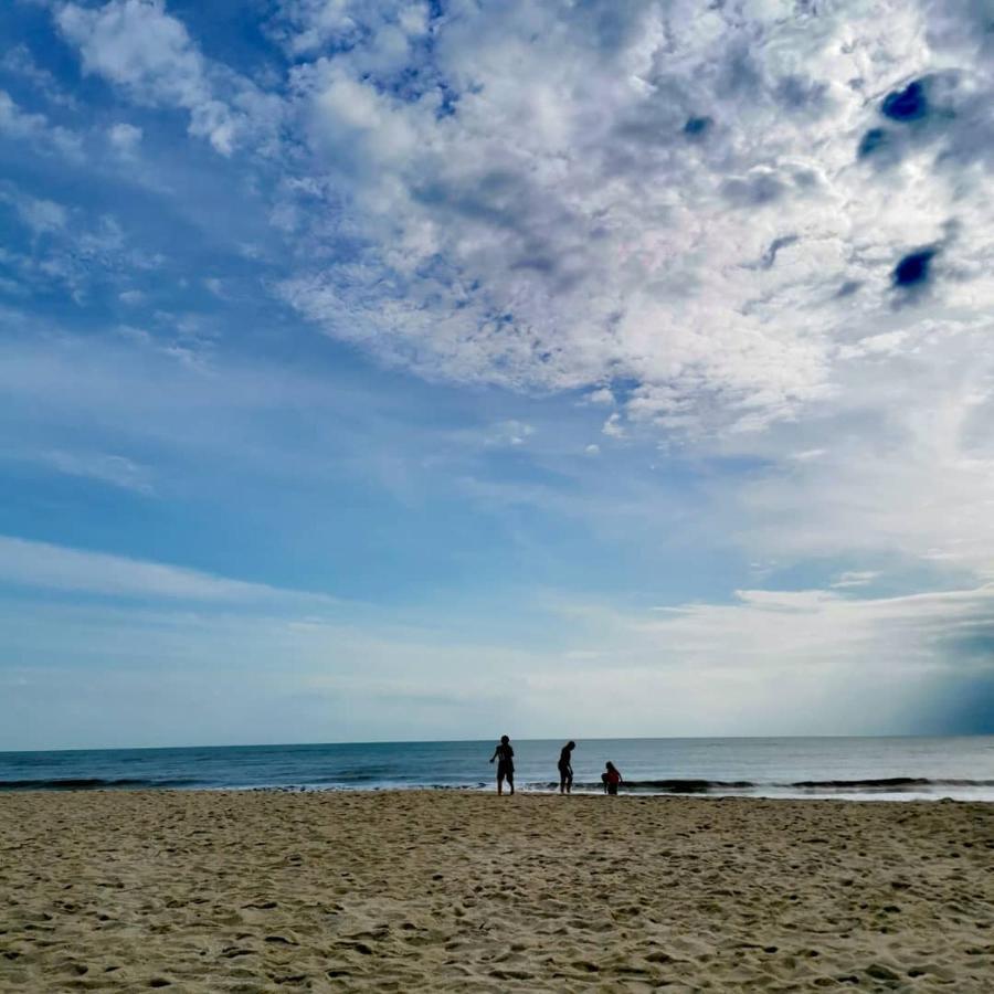 Timurbay Seafront Holiday Pool & Seaview クアンタン エクステリア 写真